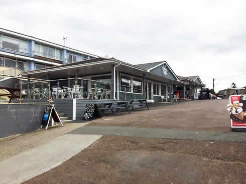 Captains Cabin and Lonbeach Bar at Colwell Bay